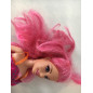 Poupée cheveux roses